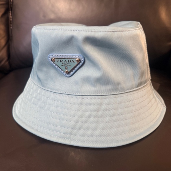 WOMEN'S PRADA BLUE RE-NYLON BUCKET HAT LOGO PLAQUE ONE SIZE - Picture 4 of 5